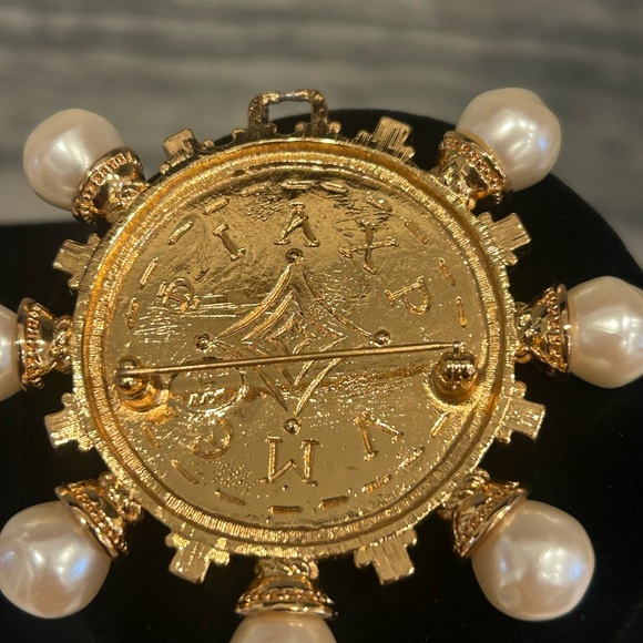 KJL for Avon Gold and Pearl Pendant - Picture 4 of 10